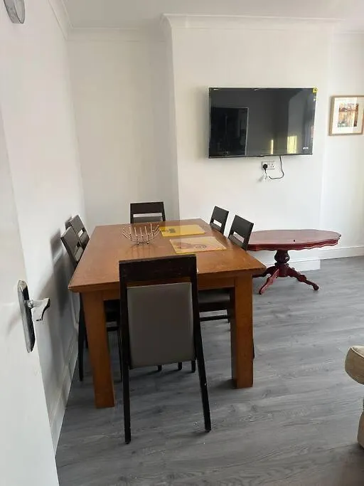 Ashburton House Villa Ilford United Kingdom